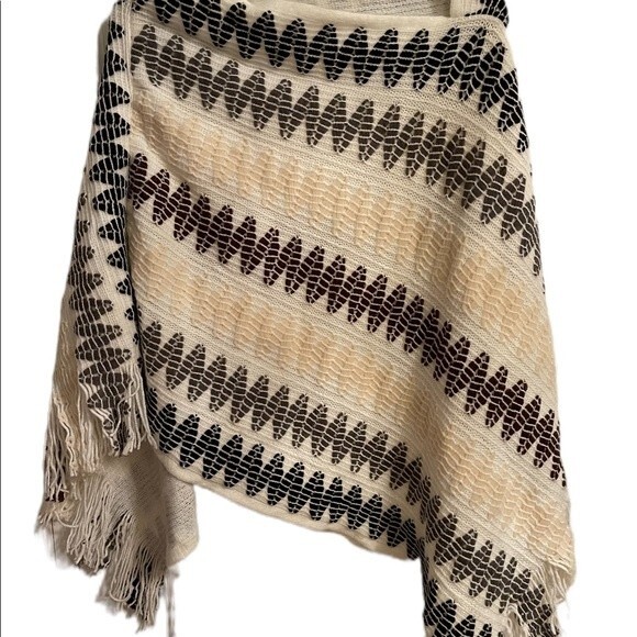 Pinklicious Boho Sweater Poncho with Tassels.Cream,Gray, Black and Brown… - Picture 2 of 7